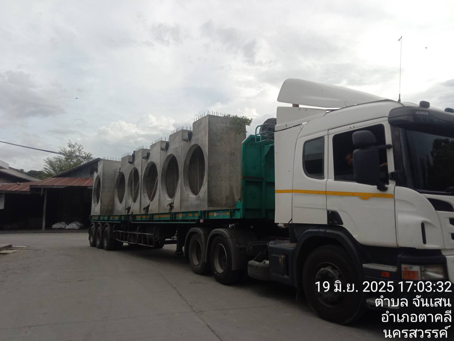 33 - https://waritcarry22.com | วริศว์ทรานสปอร์ต บริการรถรับจ้างขนของทั่วไทย มีรถ 4 ล้อ, 6 ล้อ, 10 ล้อ, เทรลเลอร์, รถเฮี๊ยบ ขนย้ายบ้าน สำนักงาน พร้อมคนยกของ จองคิวง่าย ติดต่อได้ 24 ชั่วโมง